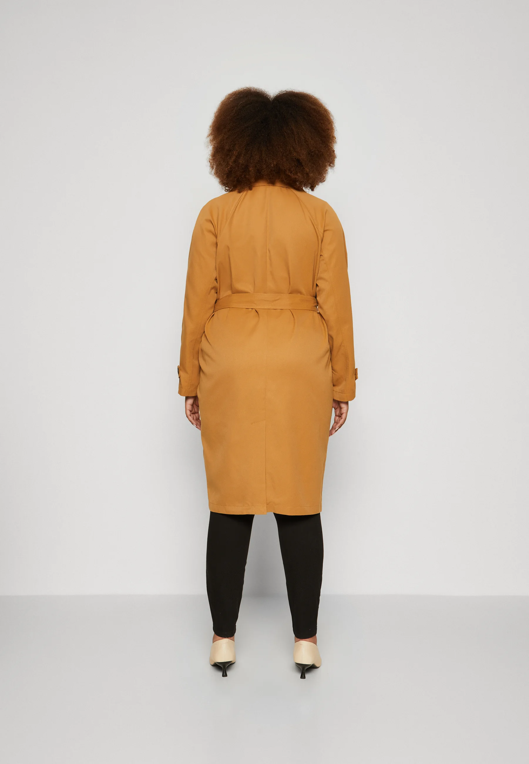 Vero Moda Curve VMCLOU - Gabardina