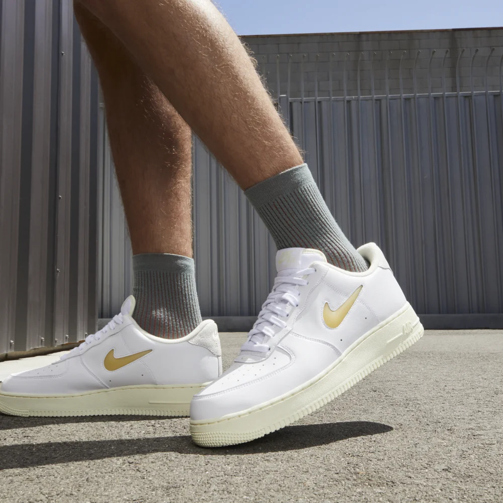 Nike Air Force 1 07 LX DC8894-100 / weiss
