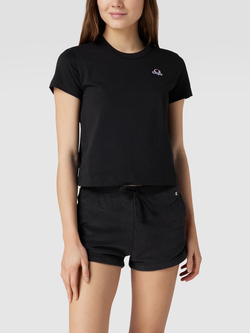 T-Shirt mit Label-Patch in schwarz