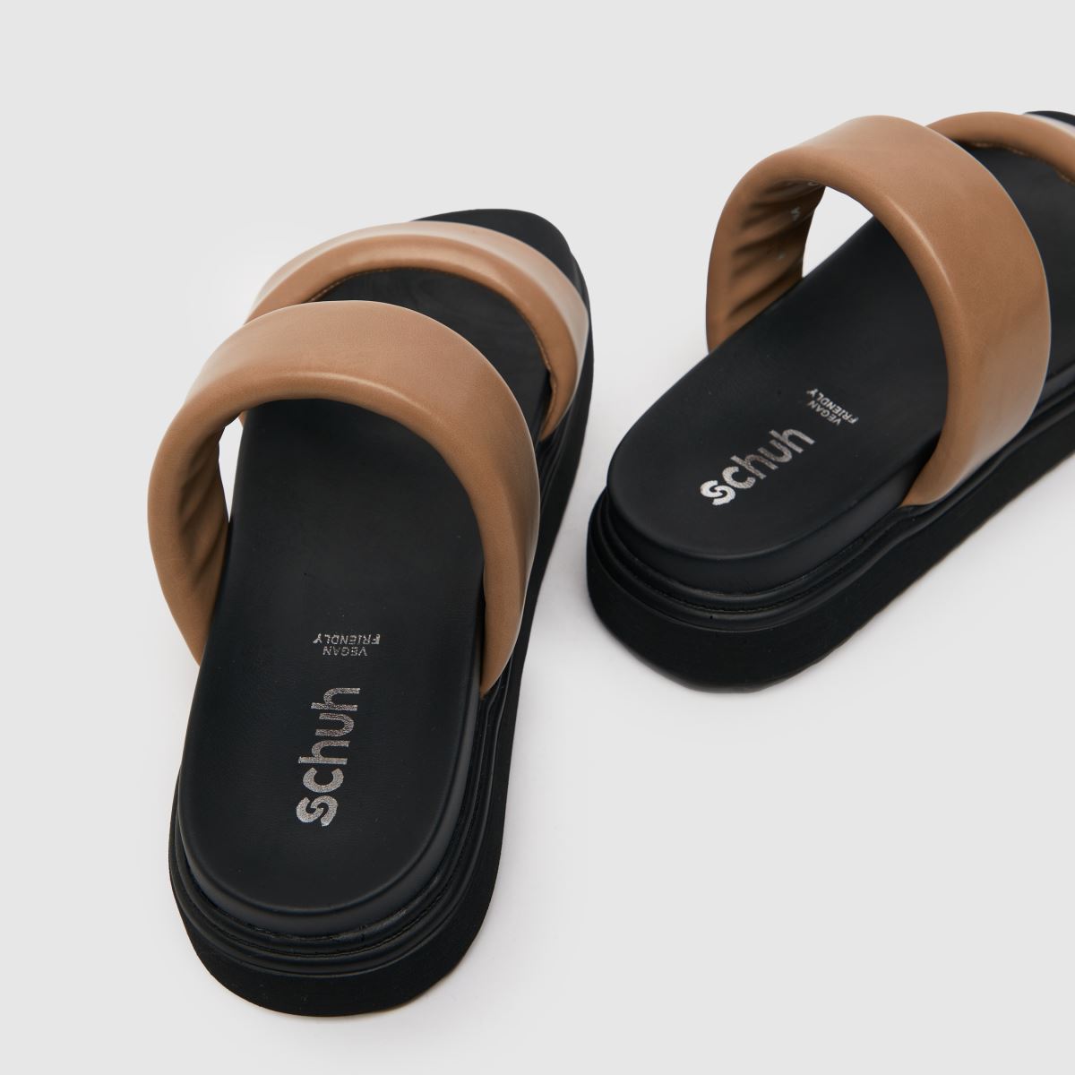 Schuh True párnázott szandál natúr színben