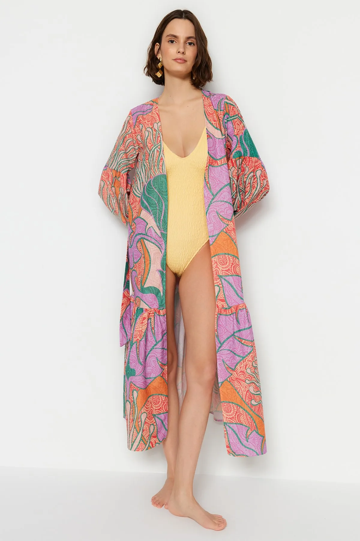 Trendyol Collection  Tropisch gemusterter, gewebter Maxi-Kimono und Kaftan mit Ballonärmeln aus 100 % Baumwolle in Leinenoptik mit Gürtel