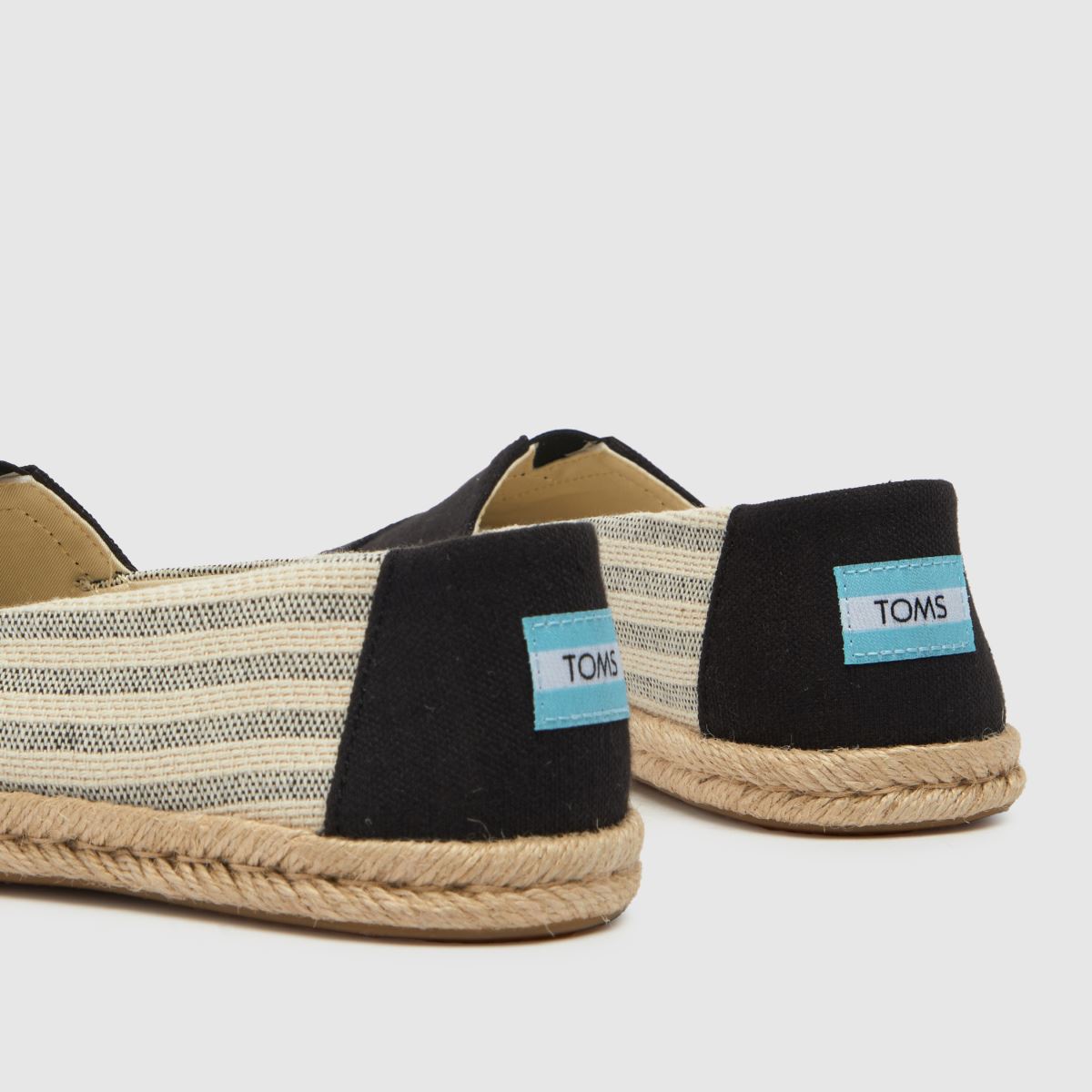 TOMS – Svarta, randig platta skor med repmönster från TOMS University