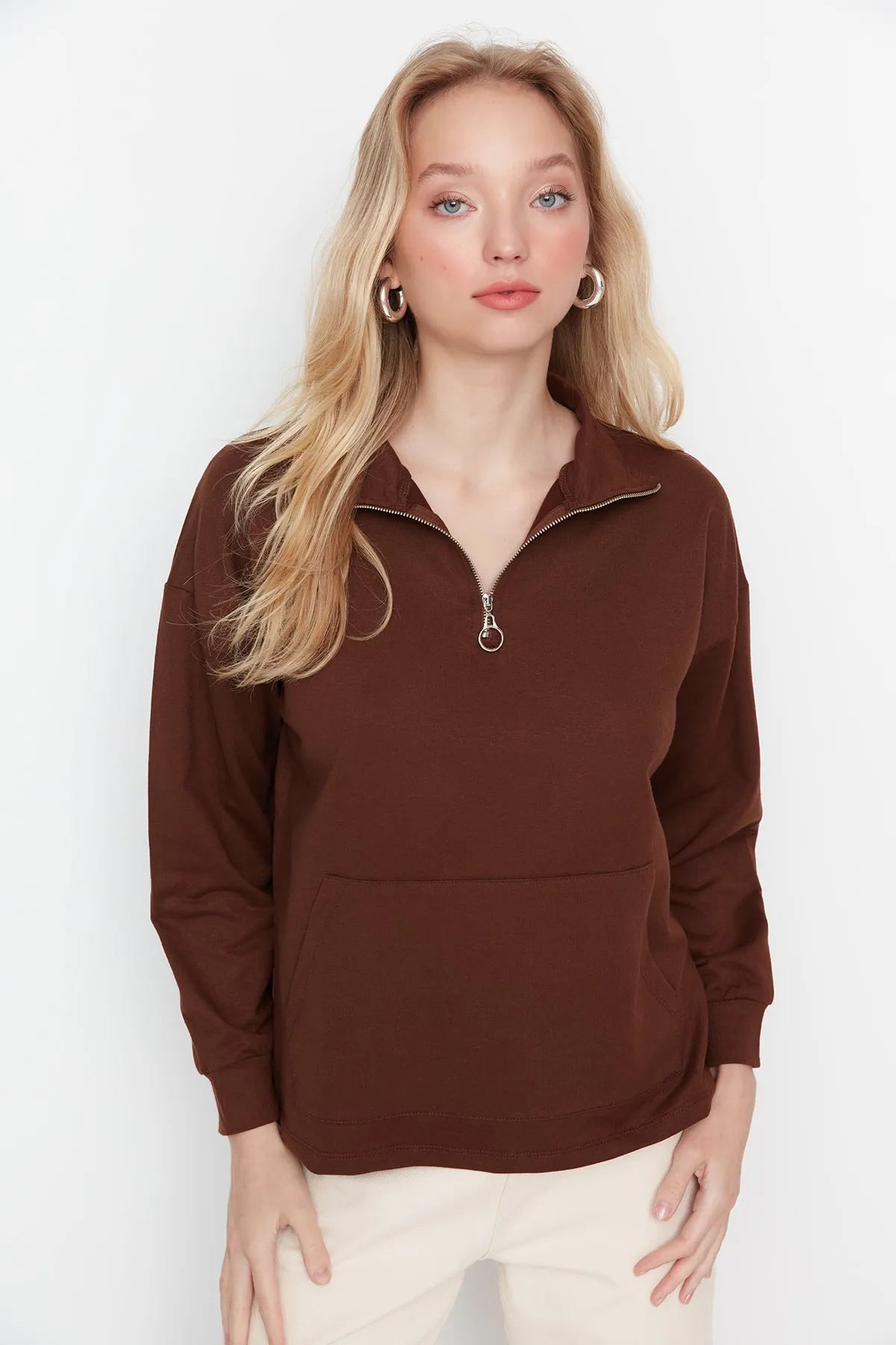 Trendyol Collection  Braunes dünnes Strick-Sweatshirt mit Reißverschluss und Taschendetail TWOAW23SW00005