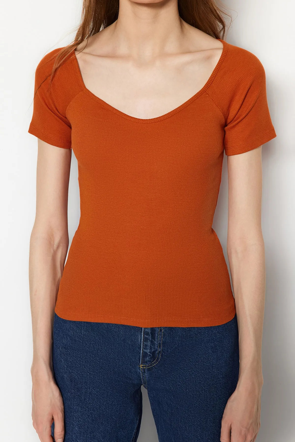 Trendyol Collection  Zimtfarbene, taillierte Strickbluse aus Baumwollstretch TWOSS21BZ0579