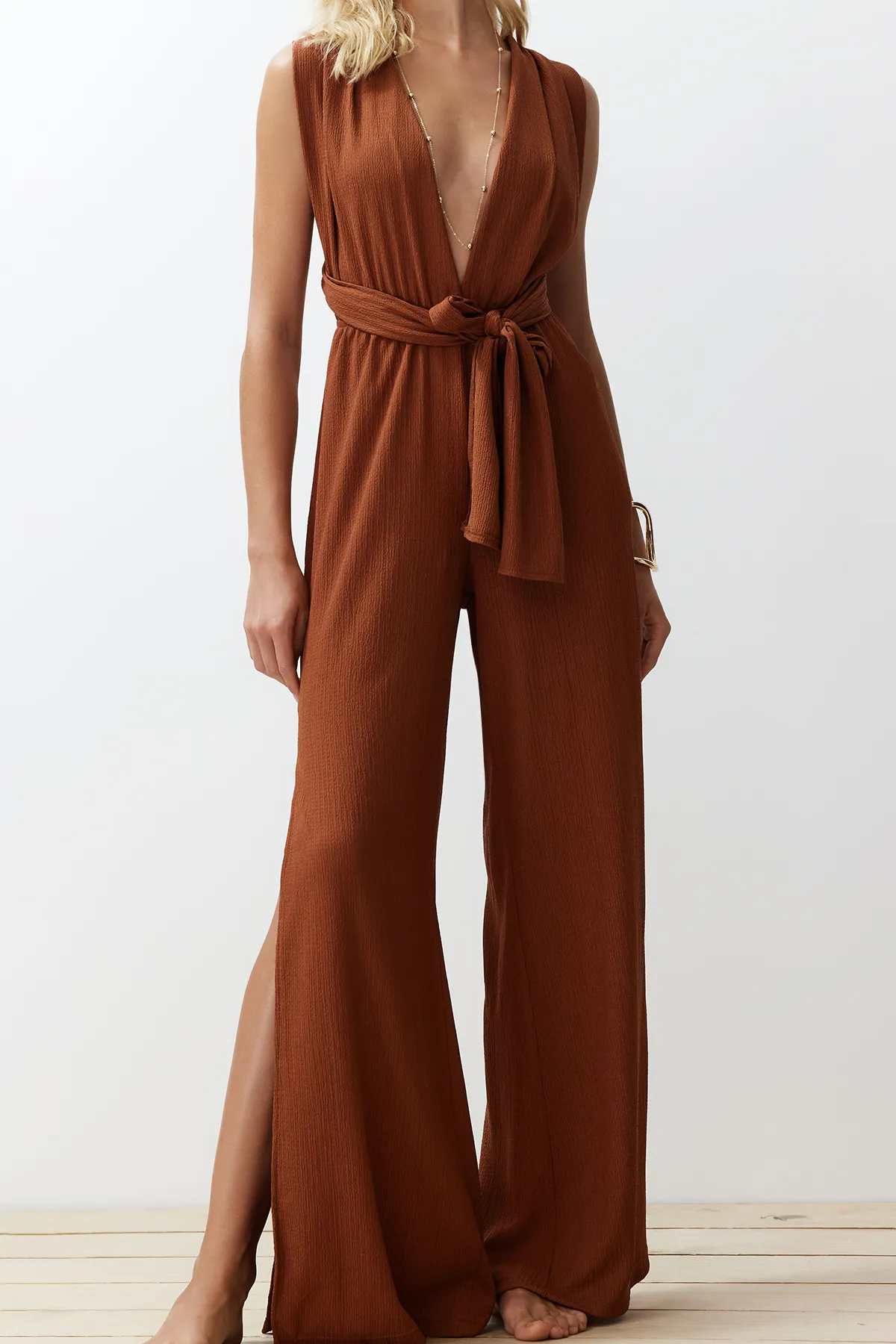 Trendyol Collection  Brauner, gewebter, gebundener Overall TBESS23TU00010
