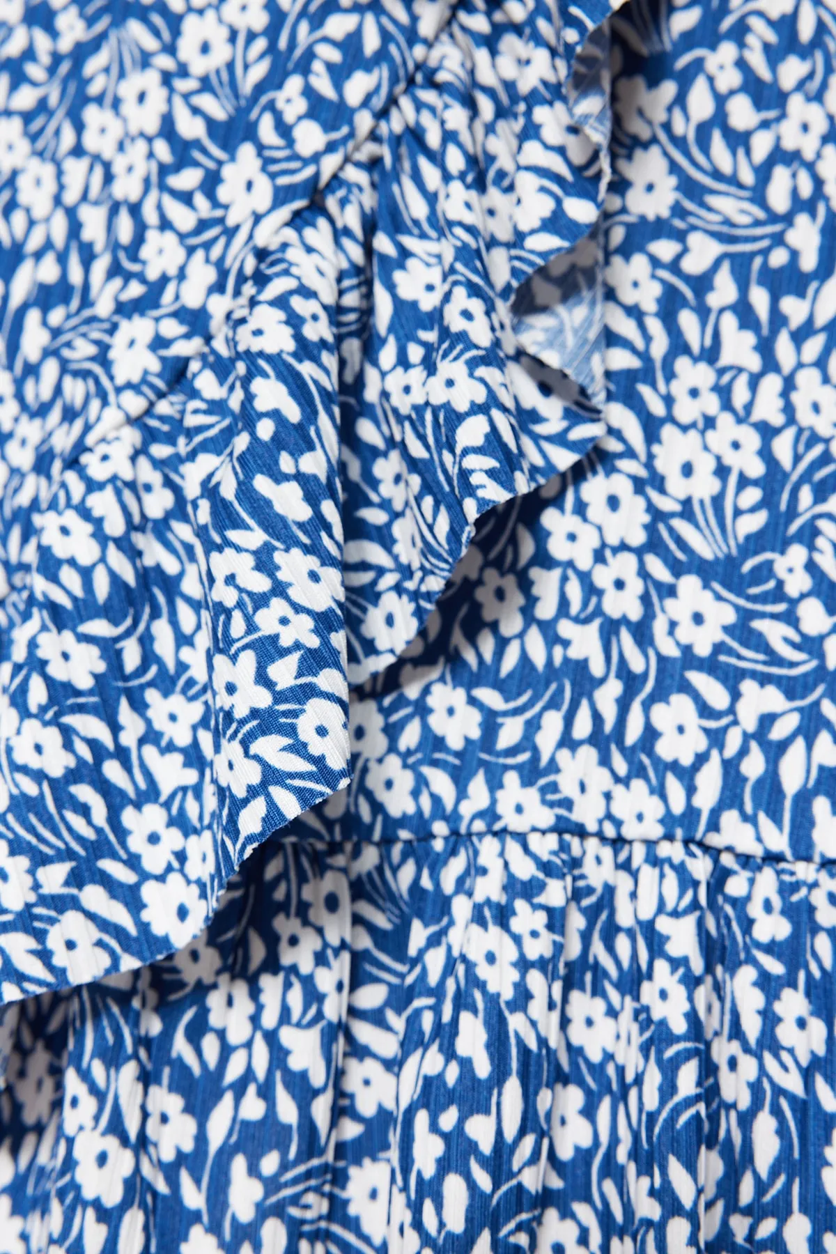 Trendyol Collection  Indigoblau bedruckter, hoch taillierter Mini-Strickrock mit Volant und Stretch TWOSS21ET0010