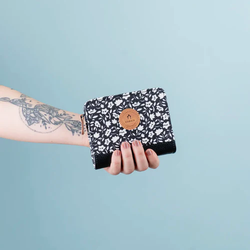 Medium Catane black and white wallet