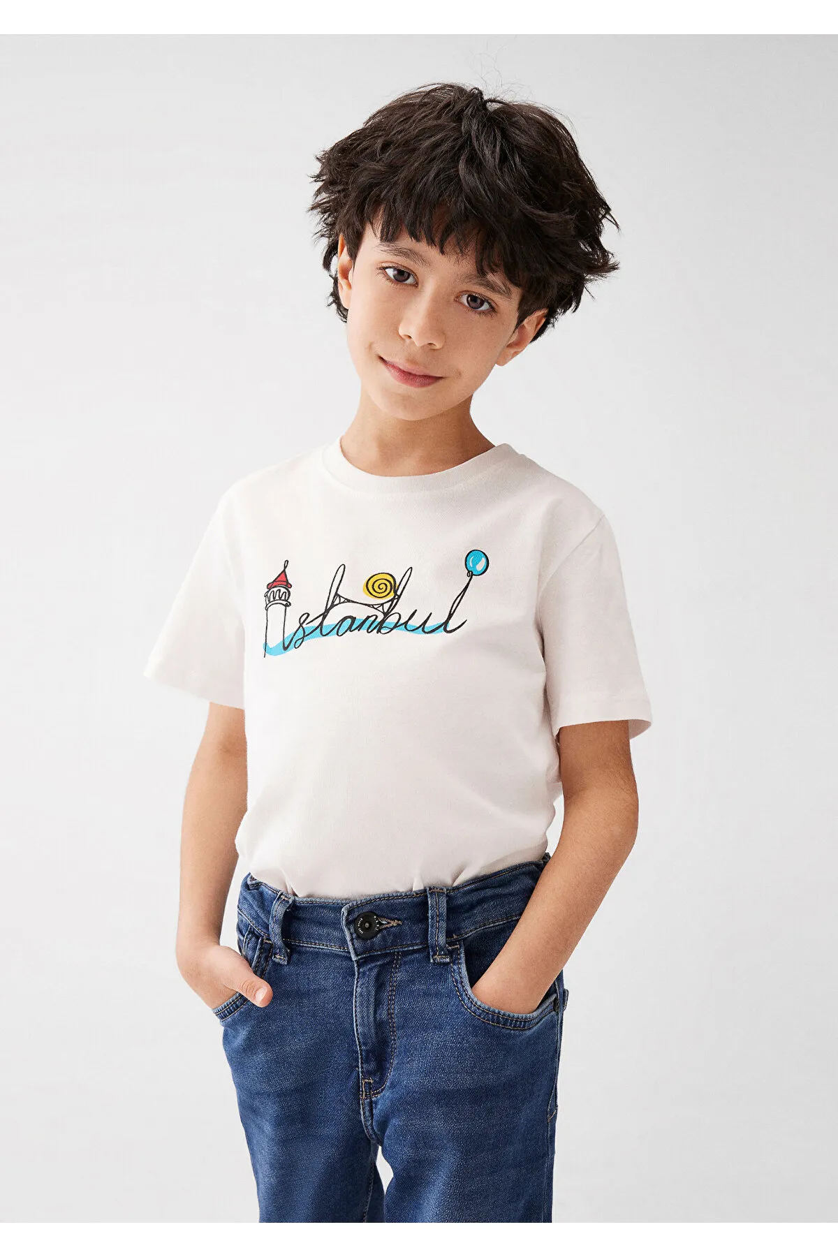 Mavi  Weißes T-Shirt mit Istanbul-Aufdruck, normale Passform / normale Passform6610202-70057