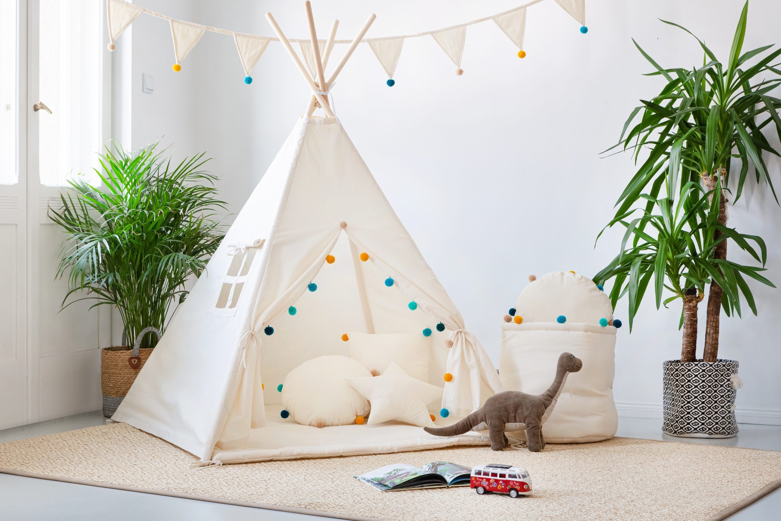 Rainbow Kids Tipi-Zelt Pompons, Personen: 2 (mit Zubehör, 8 tlg., mit 4 Kissen, Matte, Spielzeugkorb und Wimpelkette)
