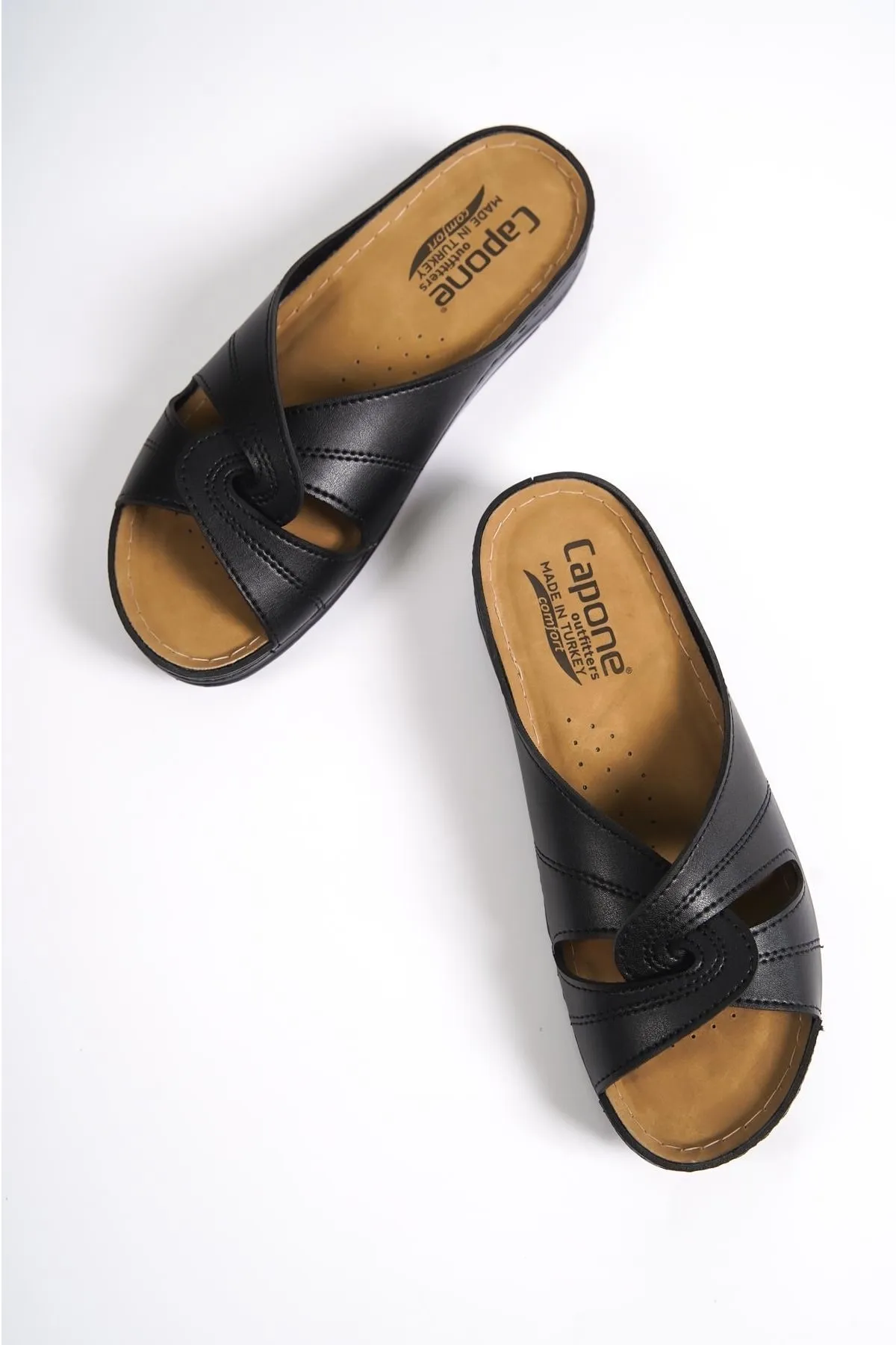 Capone Outfitters  Anatomisch weiche, bequeme Mutterhausschuhe mit Keilabsatz