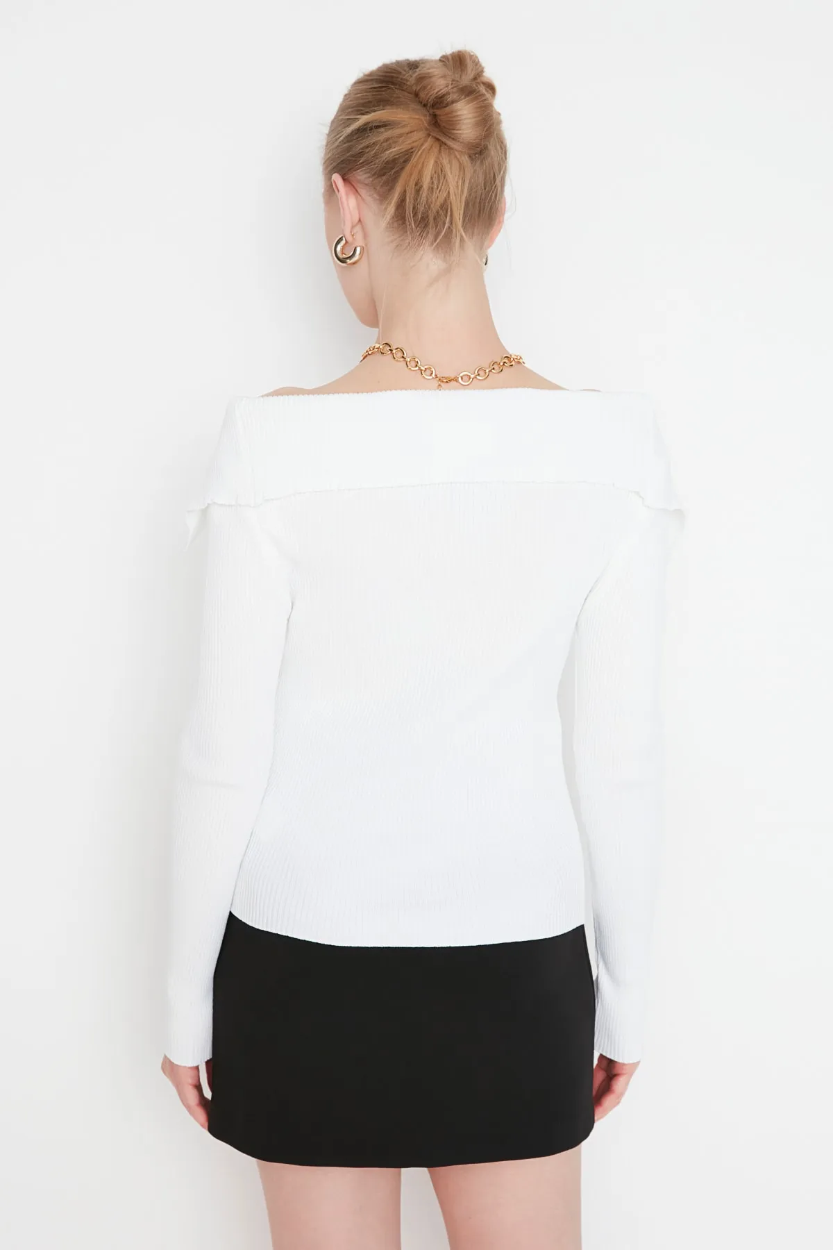 Trendyol Collection  Ecrufarbener Strickpullover mit Kragendetail TWOAW22KZ0993