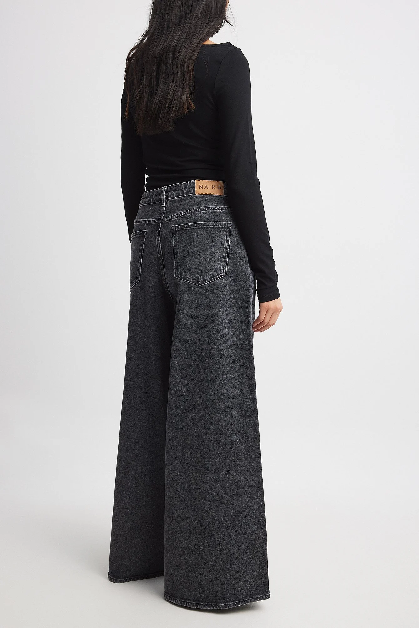 Jeans mit sehr weiten Beinen