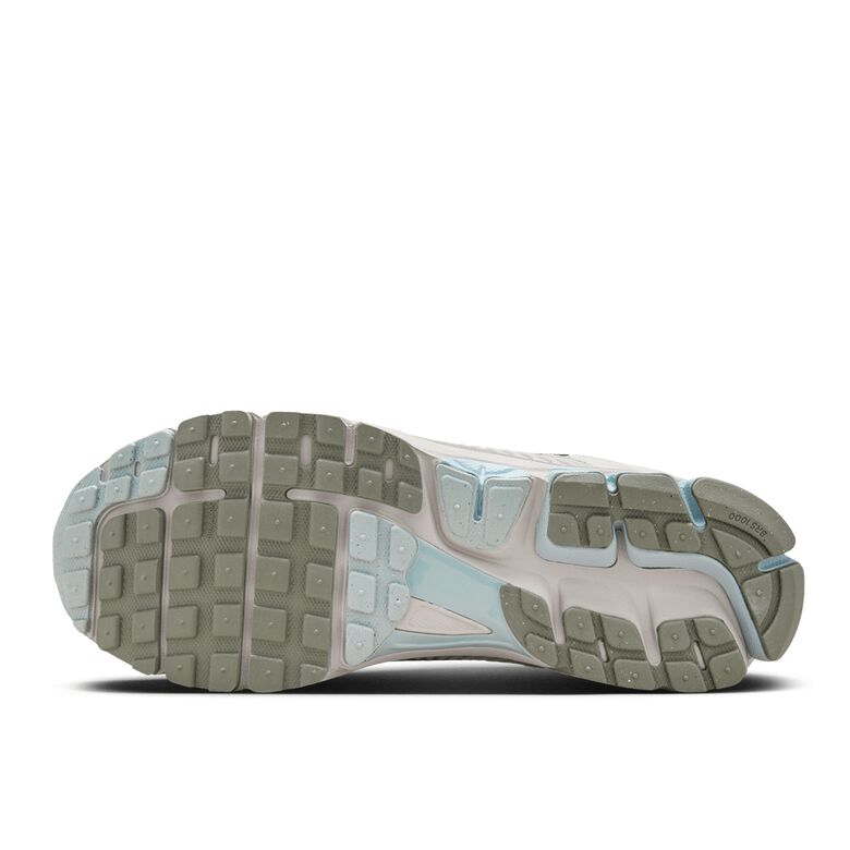 NIKE Zoom Vomero 5 