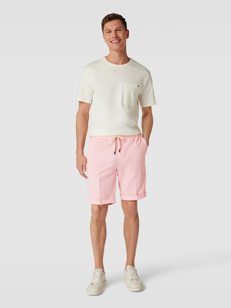 Shorts mit seitlichen Eingrifftaschen in hellrosa