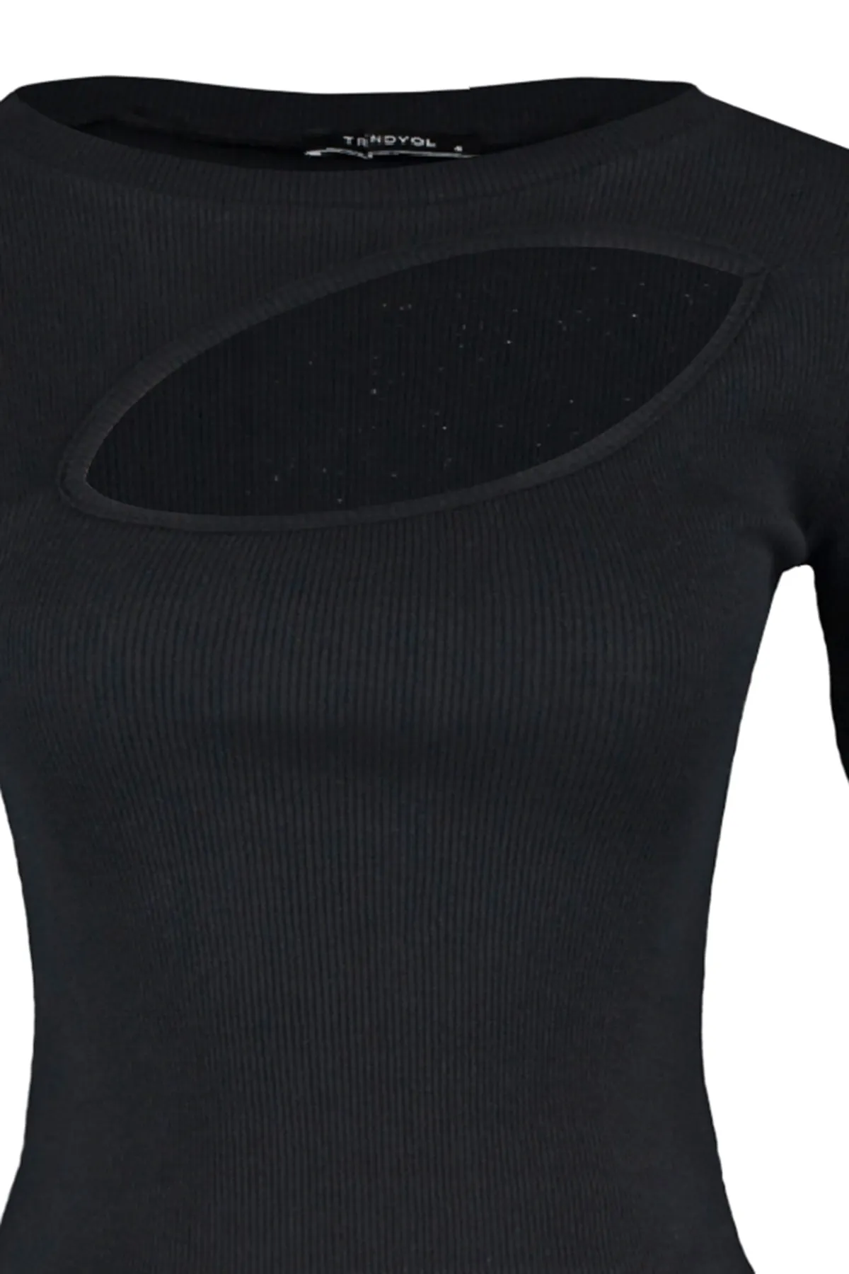 Trendyol Collection  Schwarze, eng anliegende, gerippte, dehnbare Strickbluse mit Rundhalsausschnitt und Ausschnitten in Schwarz TWOSS22BZ0355