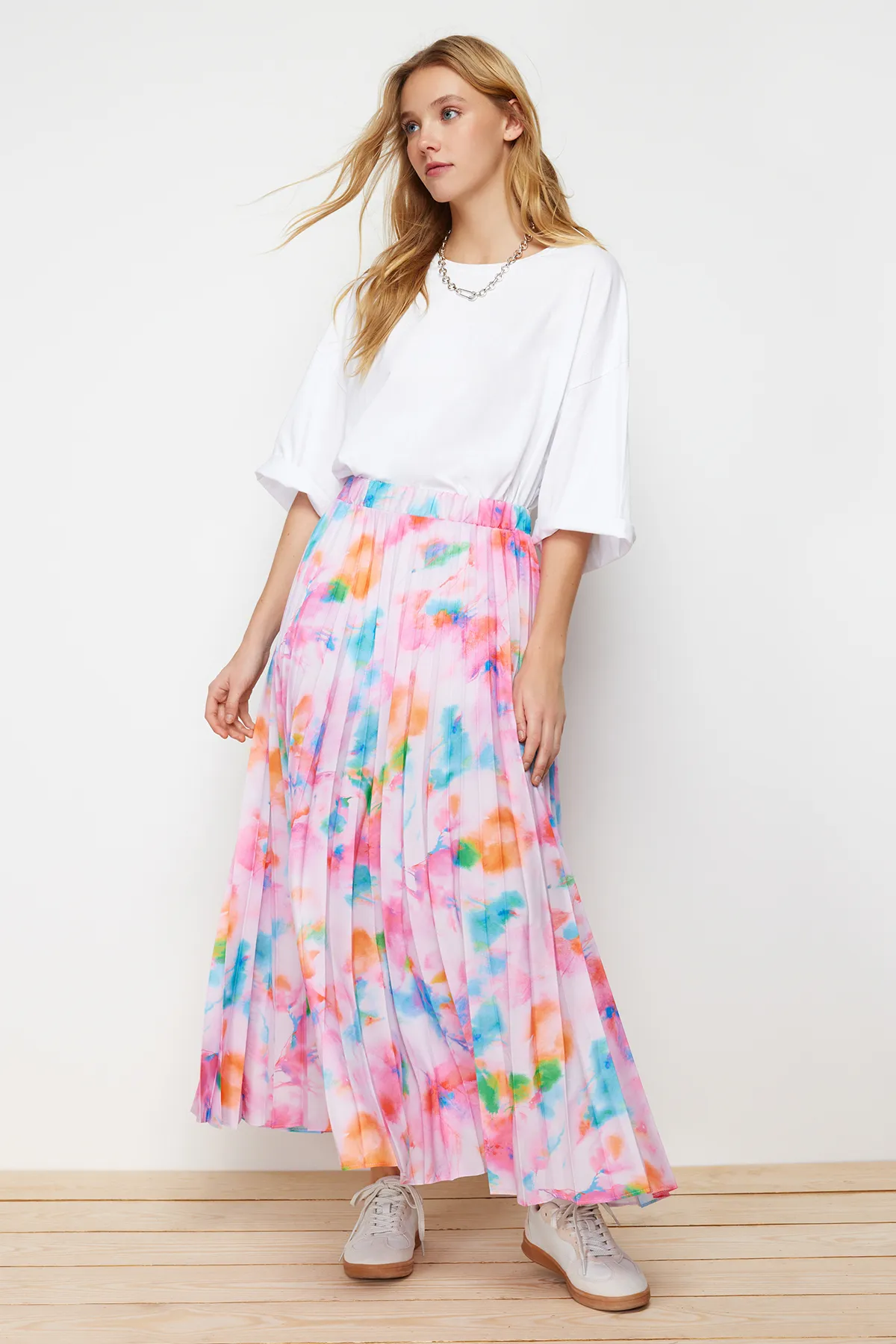 Trendyol Modest  Lilafarbener gewebter Plisseerock mit Blumenmuster und elastischer Taille TCTSS23EE00018