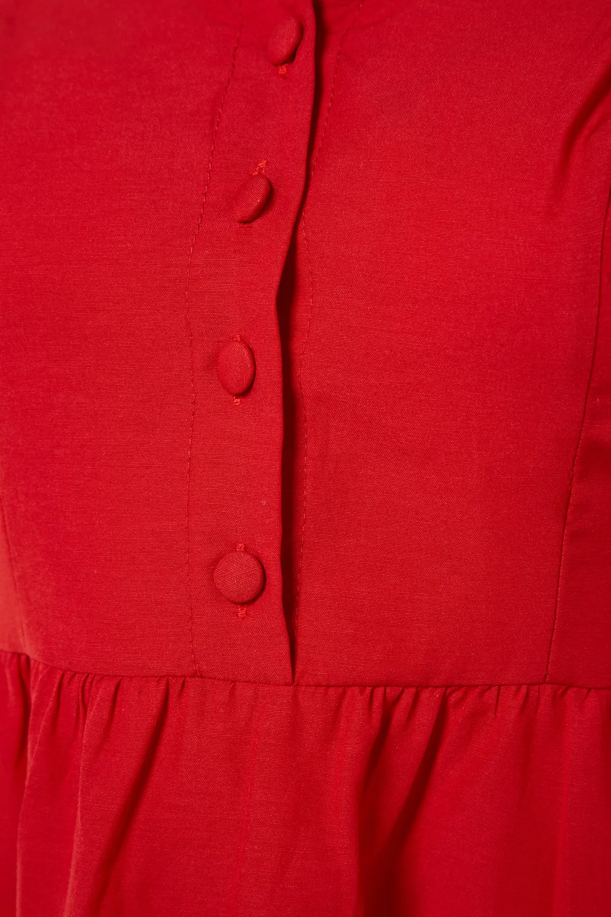Trendyol Collection  Rotes gewebtes Kleid mit Mini-Taillenöffnung und Ballonärmeln TWOAW22EL0210