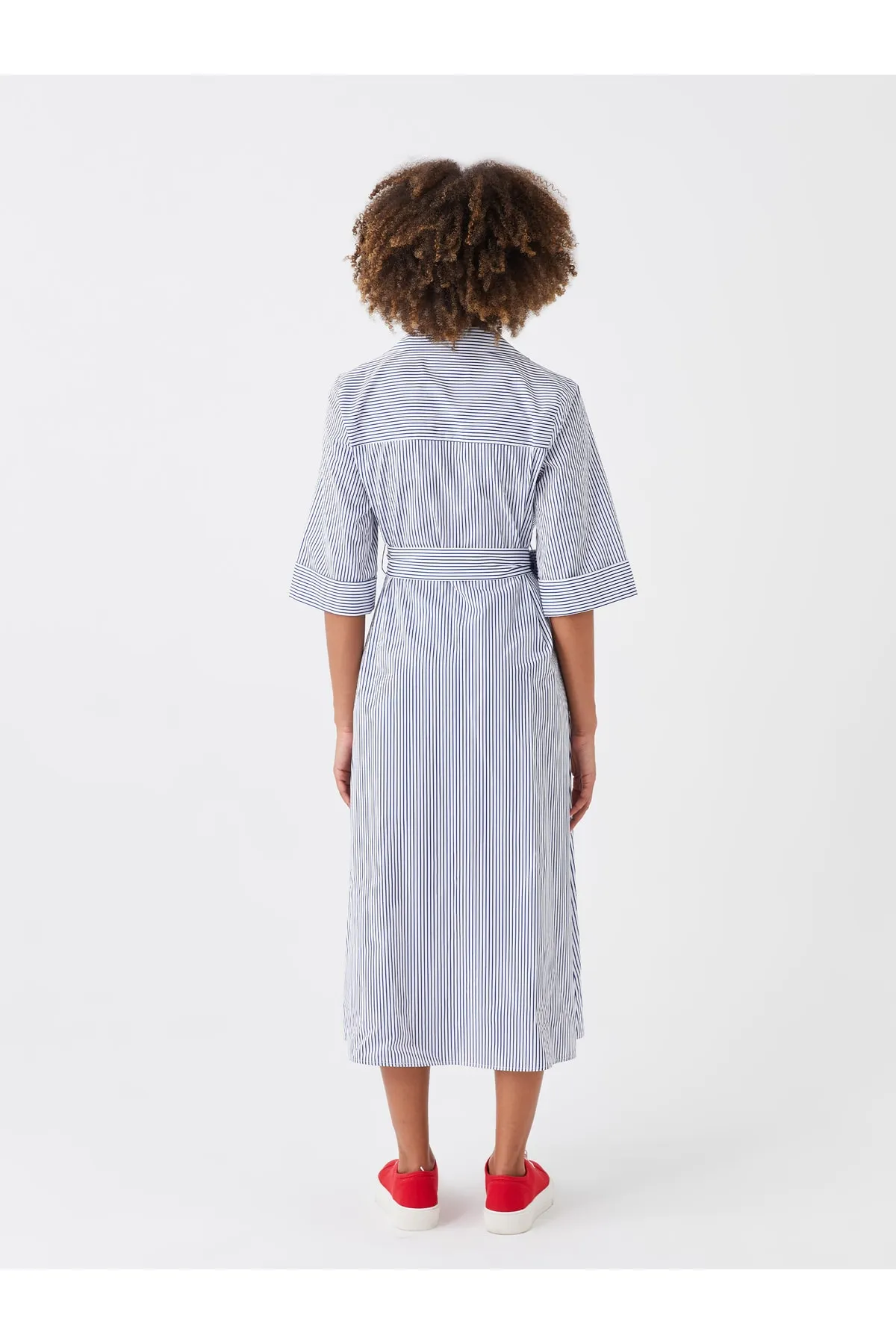 LC Waikiki  Damenkleid aus gestreiftem Popeline mit Hemdkragen