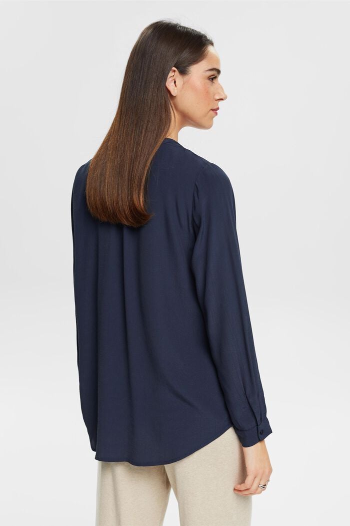 Bluse mit V-Ausschnitt aus LENZING™- und ECOVERO™-Viskose
