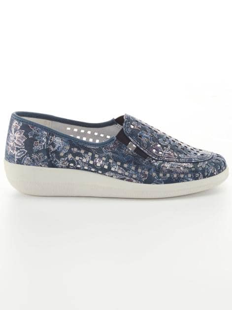 Slipper mit sommerlichen Durchbrüchen