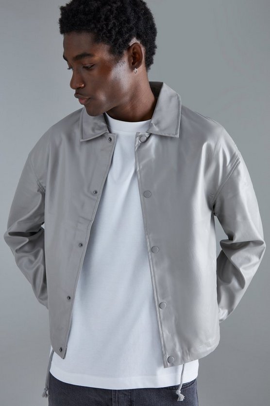 Langärmliges kastiges PU-Overshirt mit Druckknöpfen