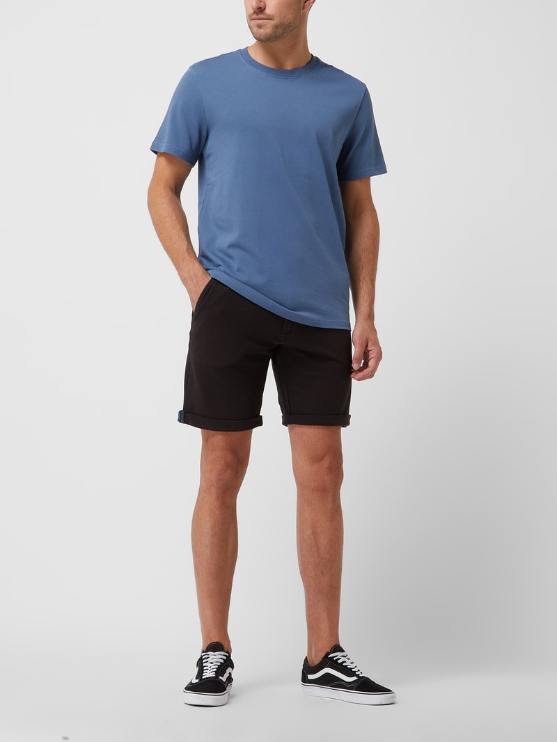 Chino-Shorts aus Piqué in schwarz