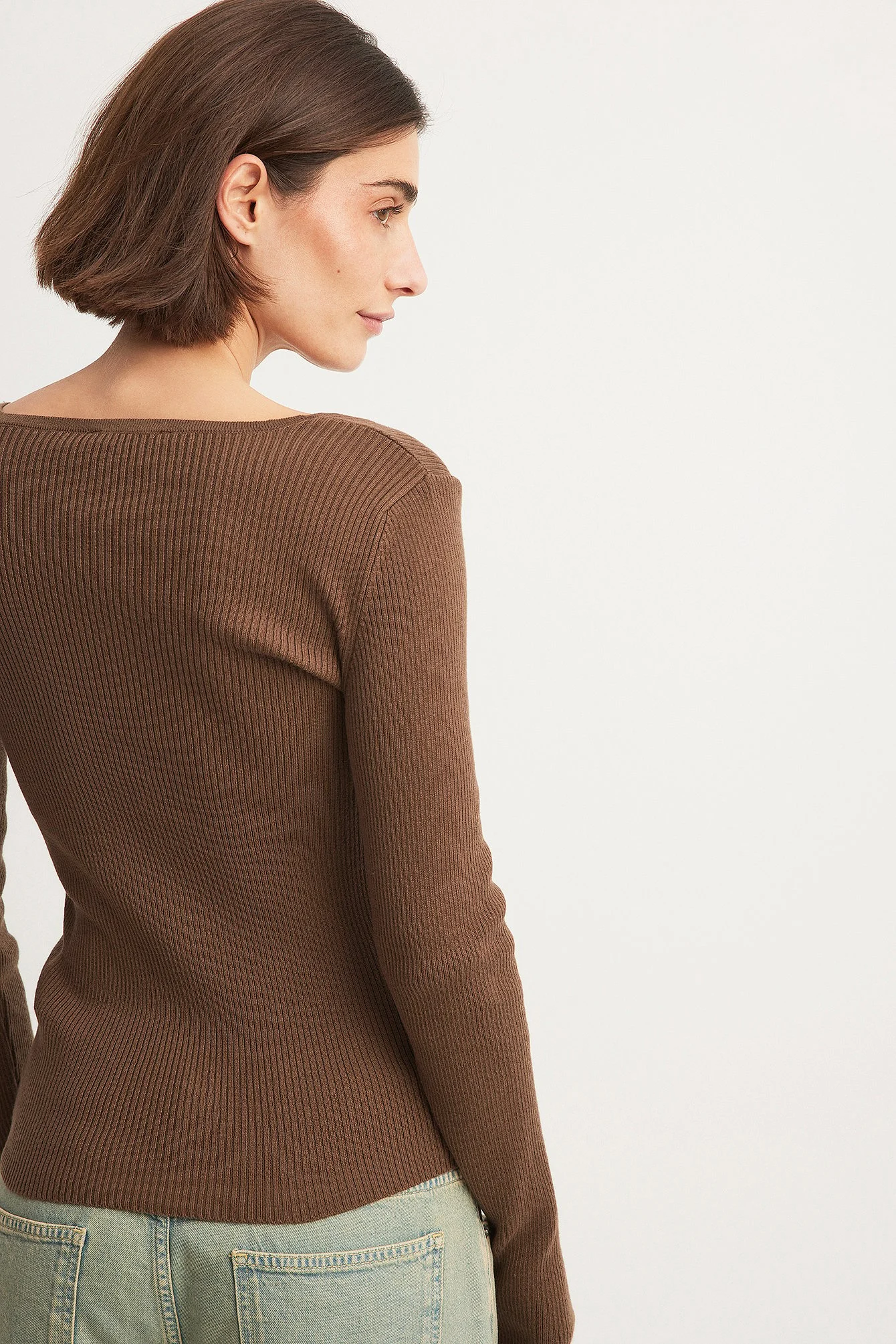 Leichter Ripp-Strickpullover mit V-Detail