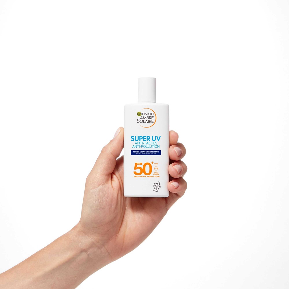 garnier Ambre Solaire Super UV Visage Fluide protecteur à l'acide hyaluronique FPS 50+ anti-taches anti-pollution
