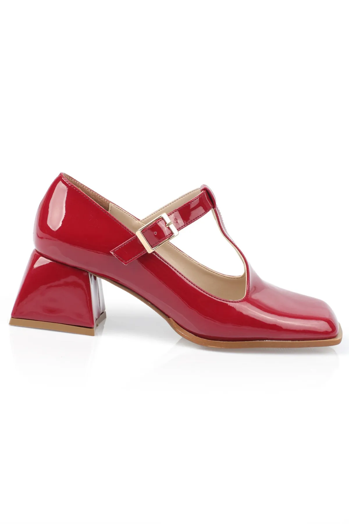 Capone Outfitters  Capone Damenschuhe aus Lackleder mit stumpfer Zehenpartie und T-Riemen mit mittelhohem Absatz in Weinrot