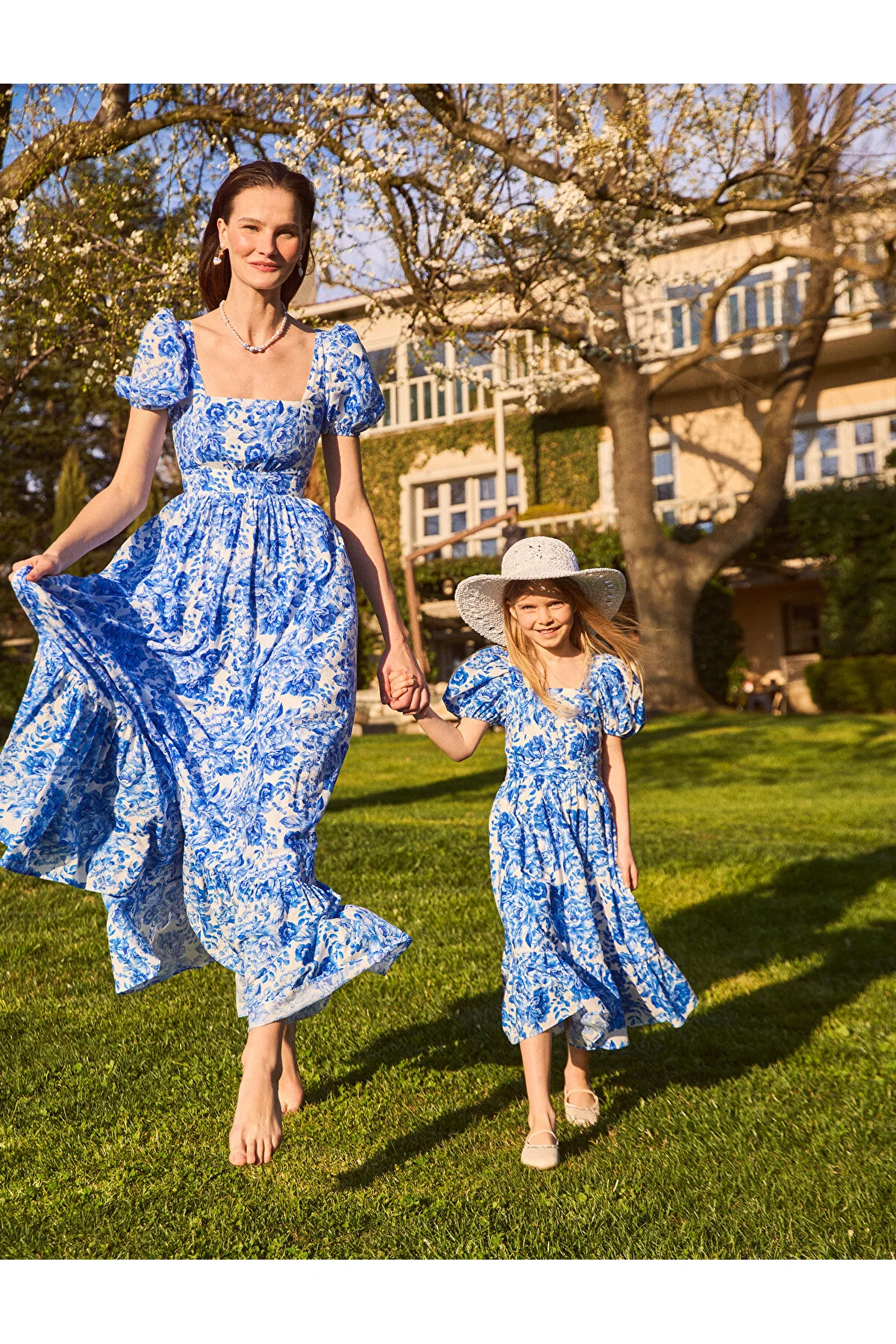 Koton  Midikleid mit Blumenmuster, kurzen Ballonärmeln, quadratischem Ausschnitt, gefüttert