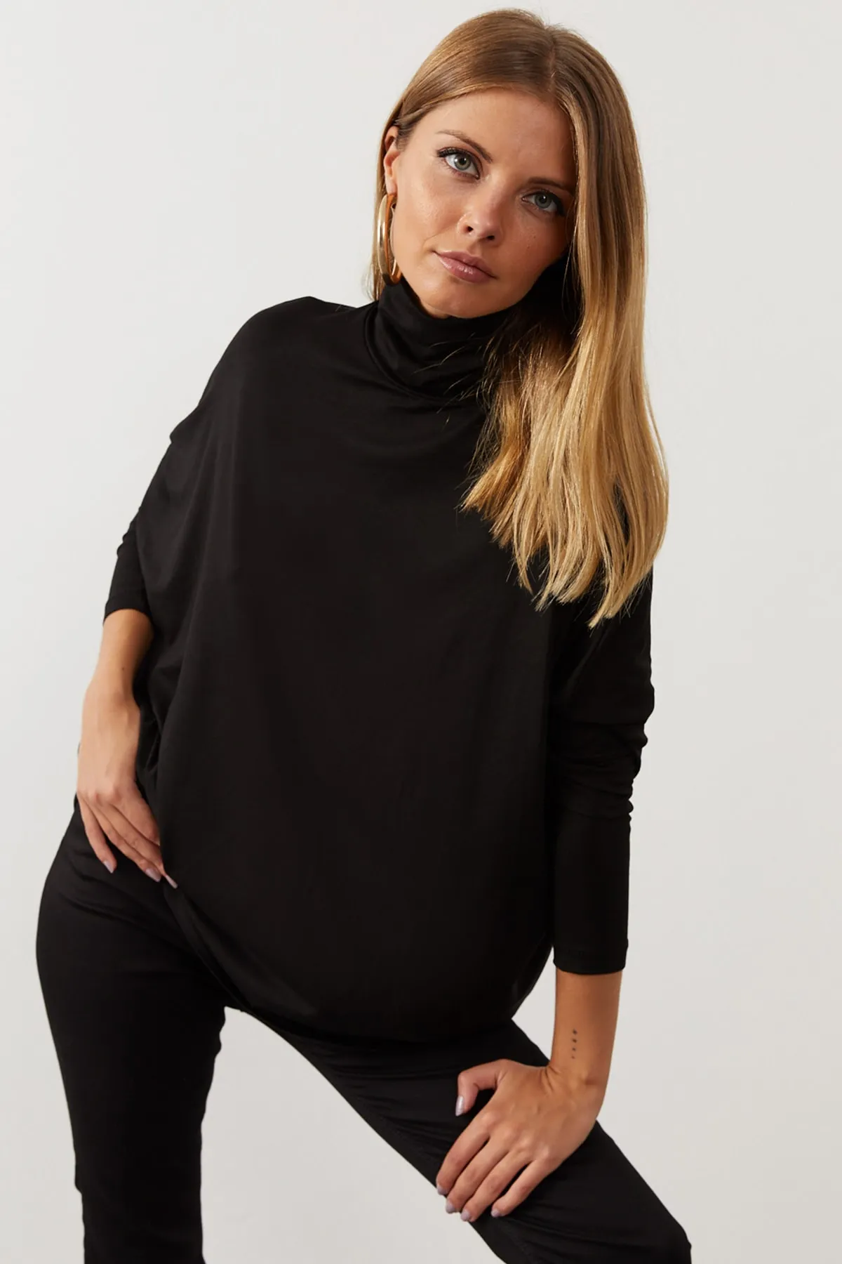 Cool & Sexy  Schwarze Rollkragenbluse mit Fledermausärmeln für Damen EY1049