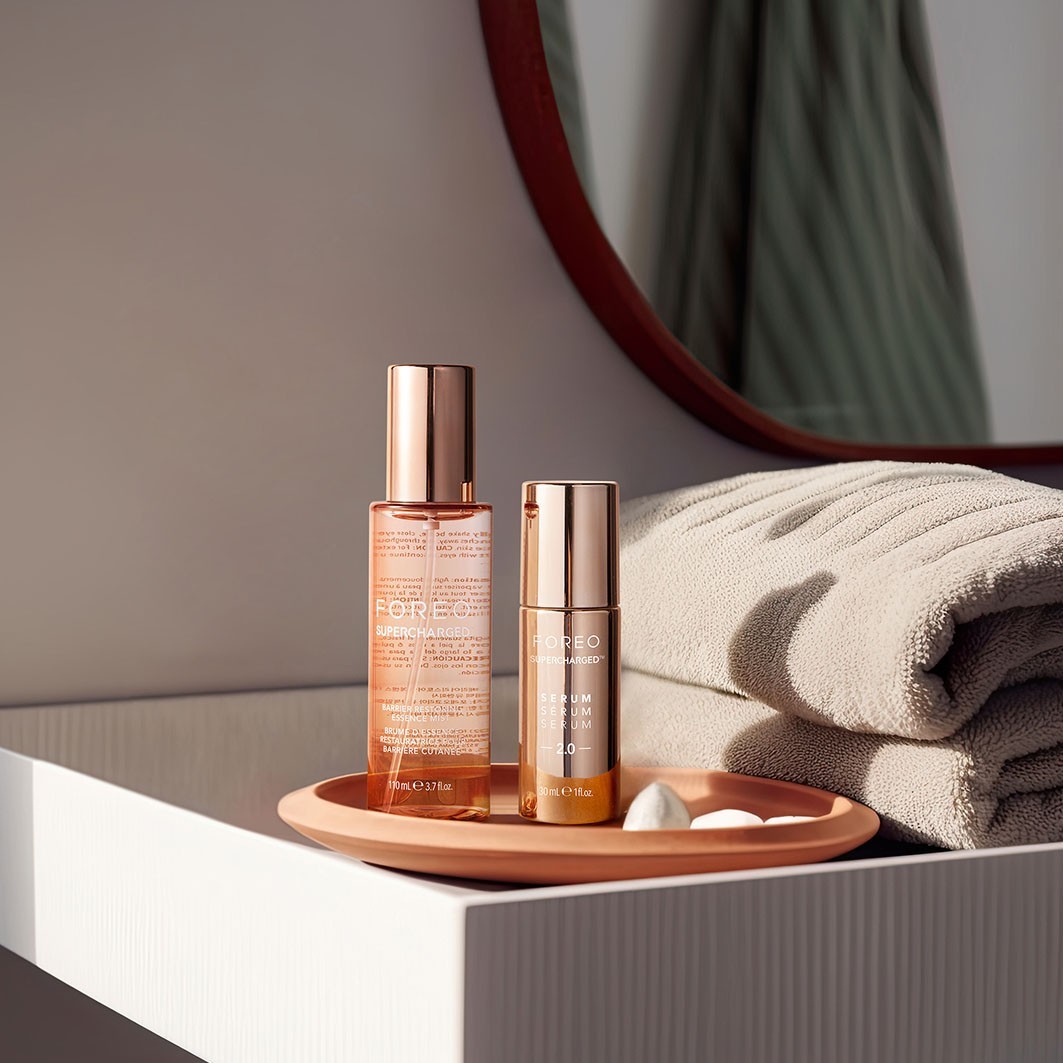 FOREO SUPERCHARGED™ Mgiełka esencjalna przywracająca barierę ochronną