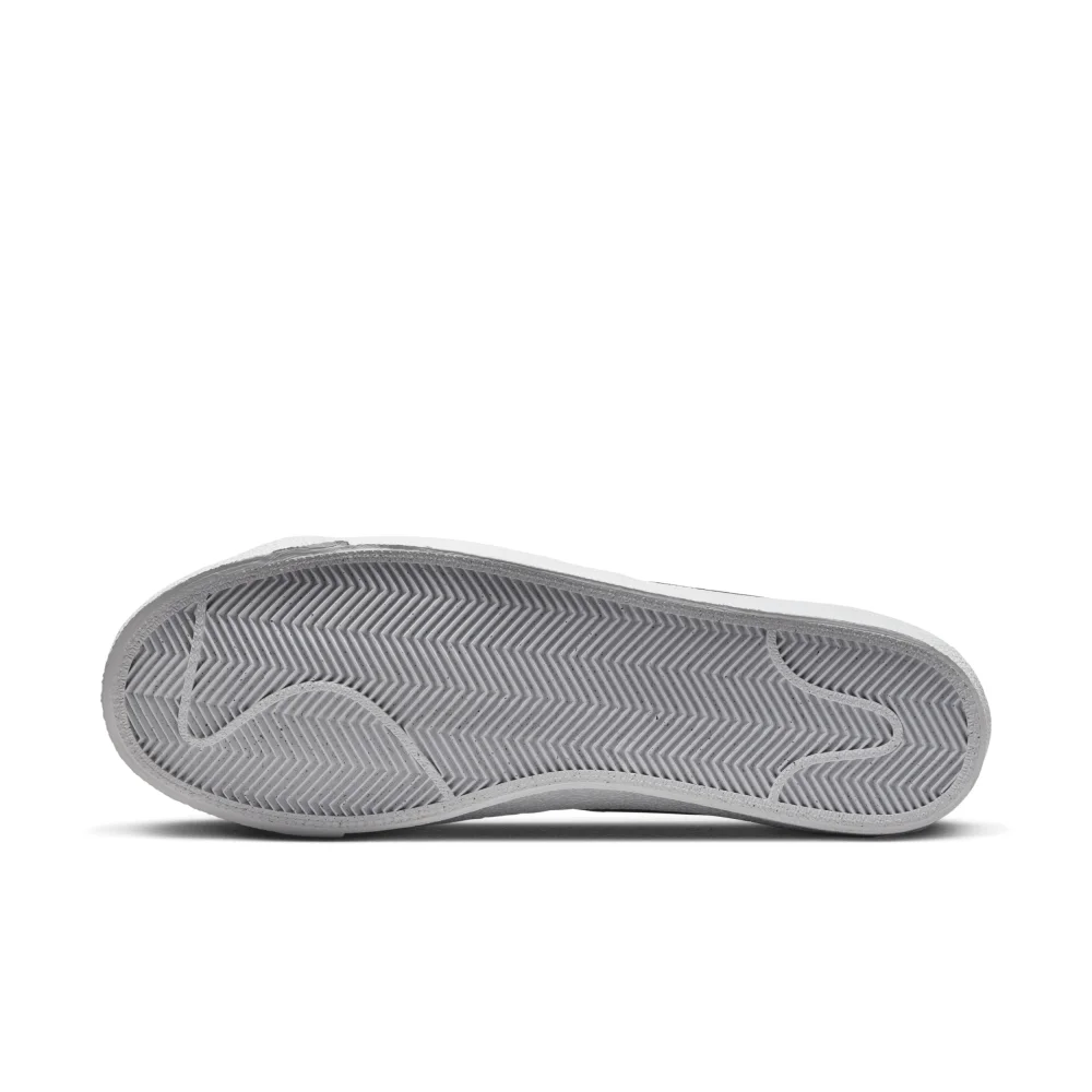 Nike Blazer LOW 77 DZ3480-100 / weiss