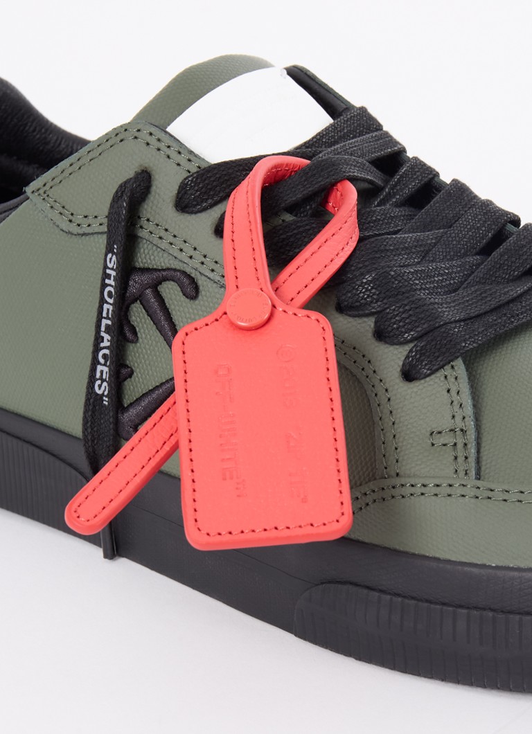 Niskie trampki Off-White wykonane z wulkanizowanego płótna ze skórzanymi detalami.