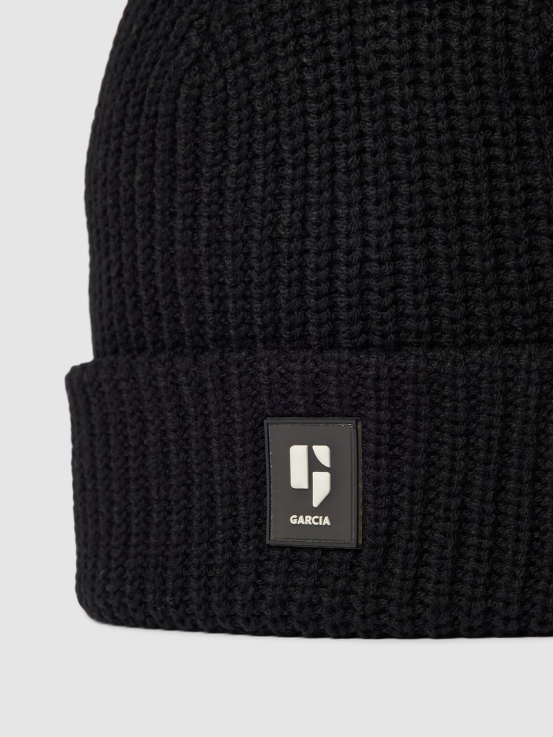 Mütze mit Label-Patch in schwarz