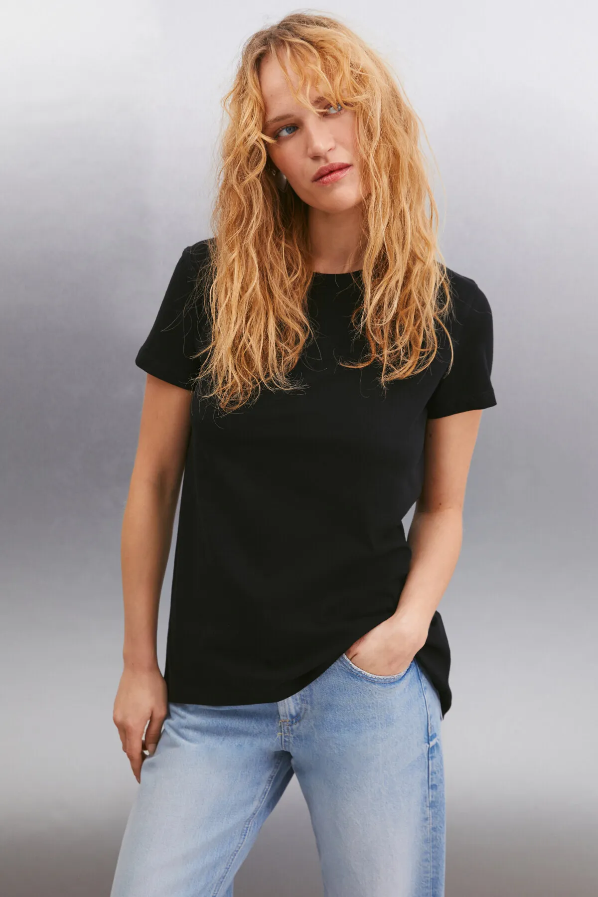 GRIMELANGE  Samantha Damen-T-Shirt mit Rundhalsausschnitt aus 100 % Baumwolle in Schwarz