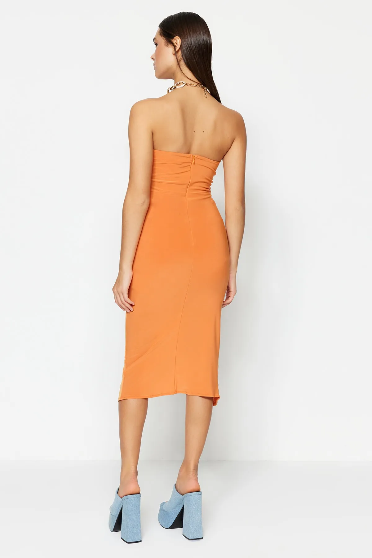 Trendyol Collection  Orangefarbenes, tailliertes gestricktes Abendkleid TPRSS23EL00015