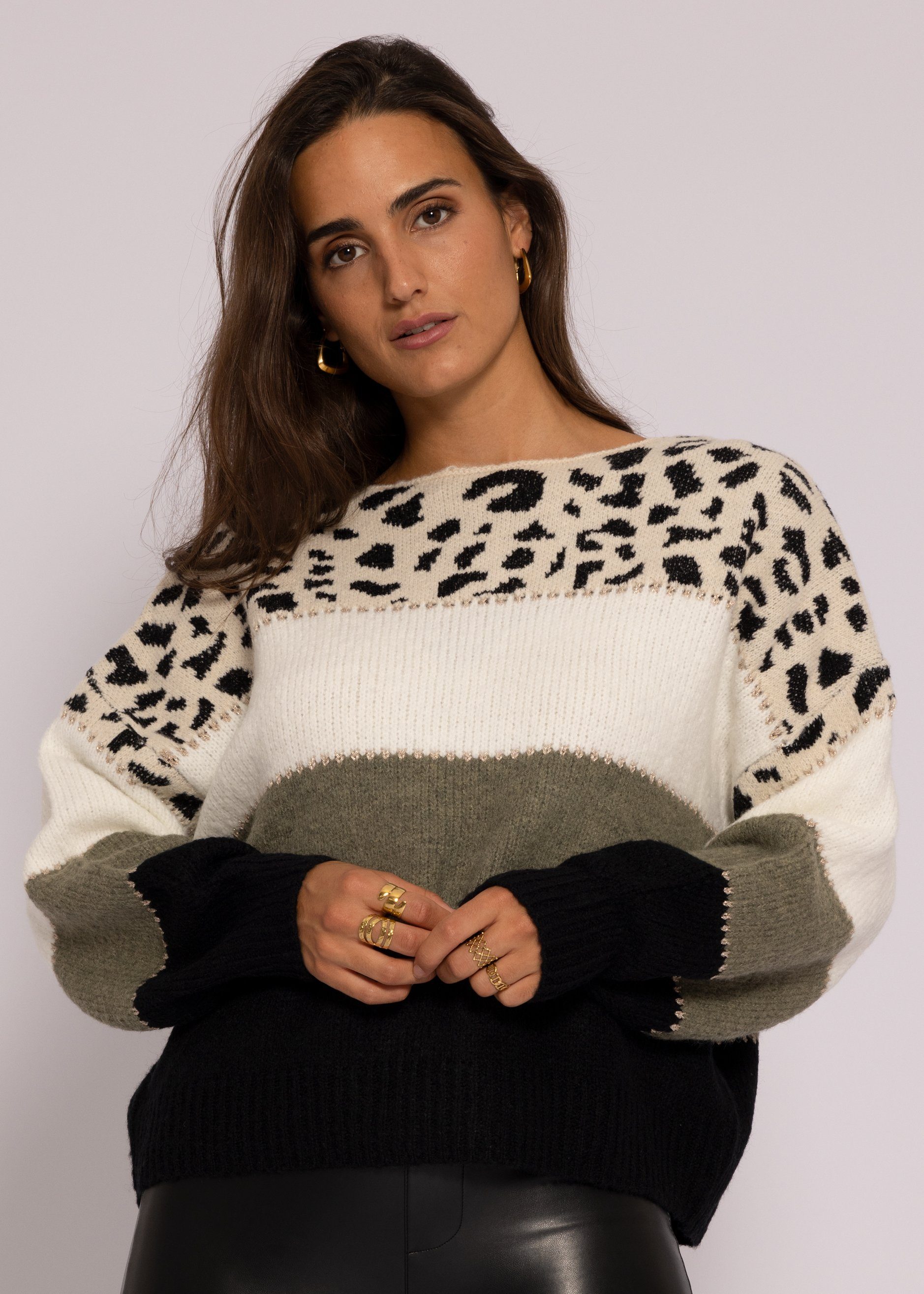 SASSYCLASSY Strickpullover Oversize Pullover Damen mit Leo-Print Lässiger Strickpullover aus weichem Grobstrick mit Streifen und Animalprint, One Size (Gr. 36-42)