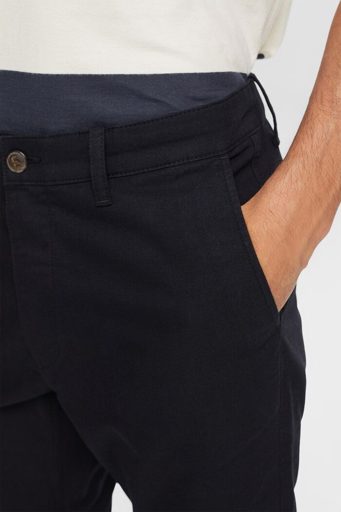Angeraute Chinohose mit schmalem Bein