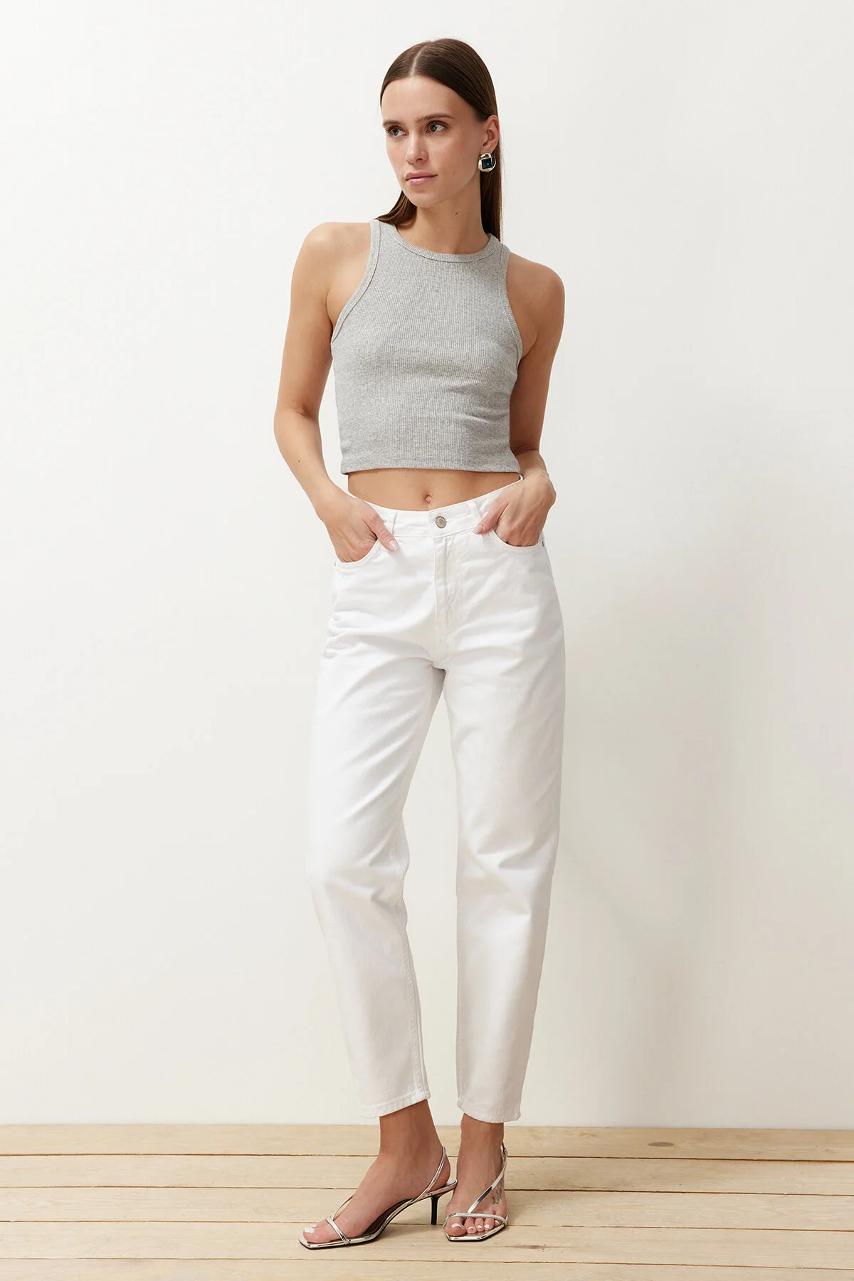 Trendyol Collection  Weiße Mom-Jeans mit hoher Taille TWOAW24JE00076