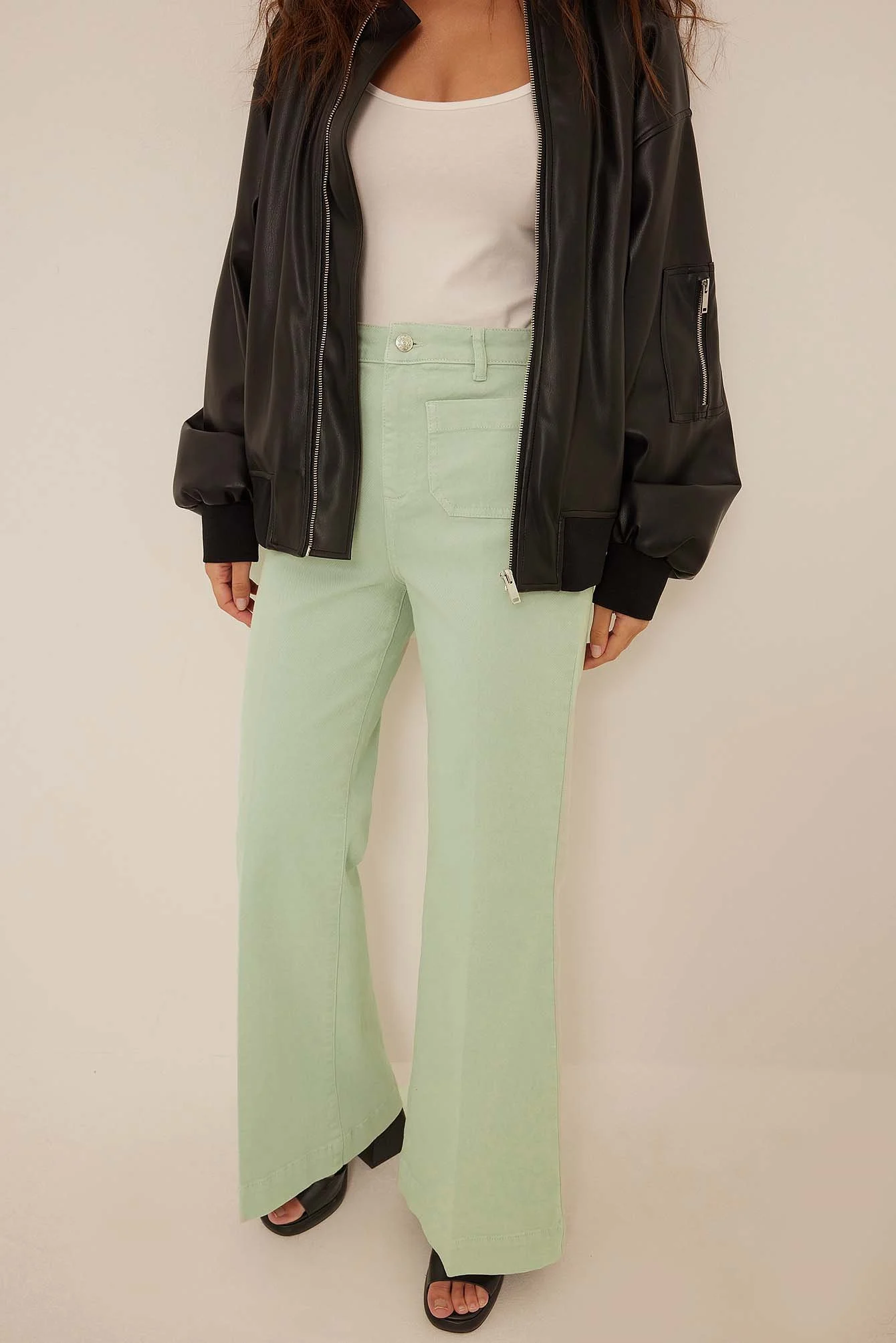 Jeanshose mit weitem Bein und Vordertasche im 70er-Style