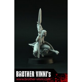 African Tribal Female Warrior kneeling (28mm)