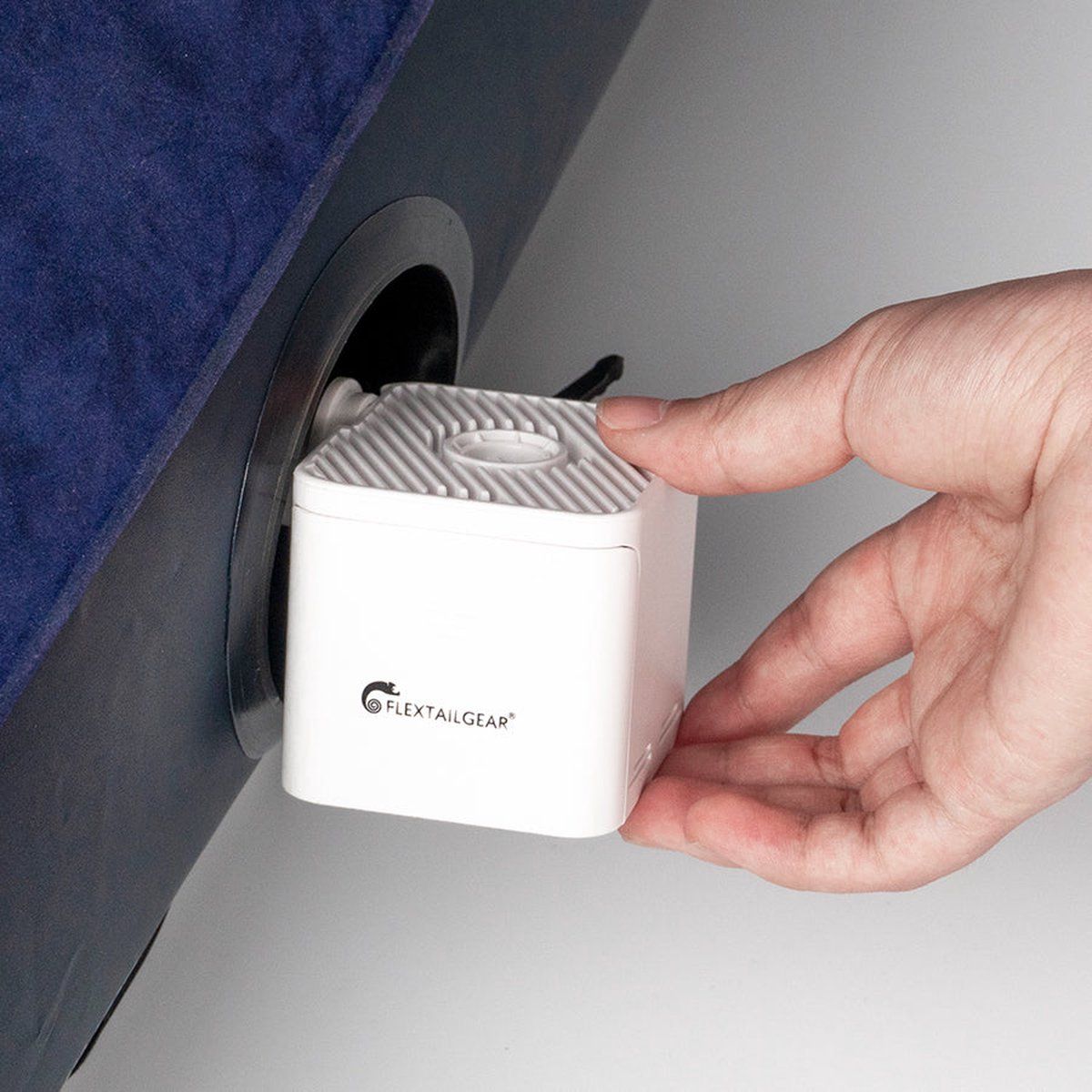 Flextail Gear Tropo 2 weißer batteriebetriebene Luftpumpe