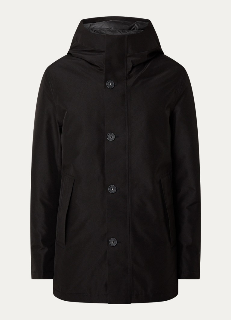 Parka matlasată Woolrich GTX cu umplutură de puf și buzunare laterale.