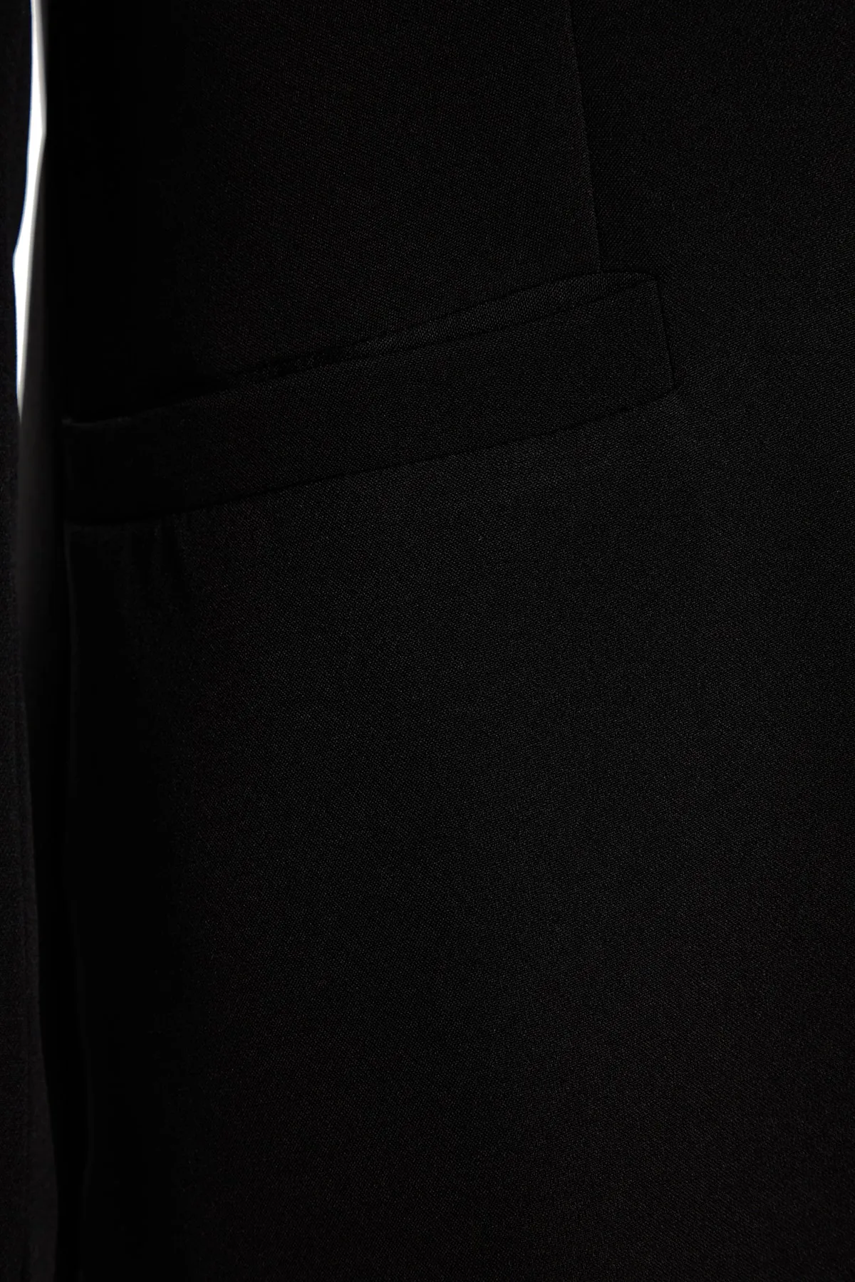 Trendyol Curve  Schwarze gewebte Blazerjacke mit Leopardenfutter TBBSS22CE0195