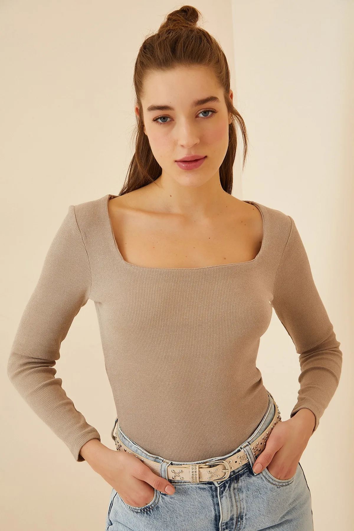 Happiness İstanbul  Beigefarbene Cord-Strickbluse mit quadratischem Ausschnitt für Damen GT00052