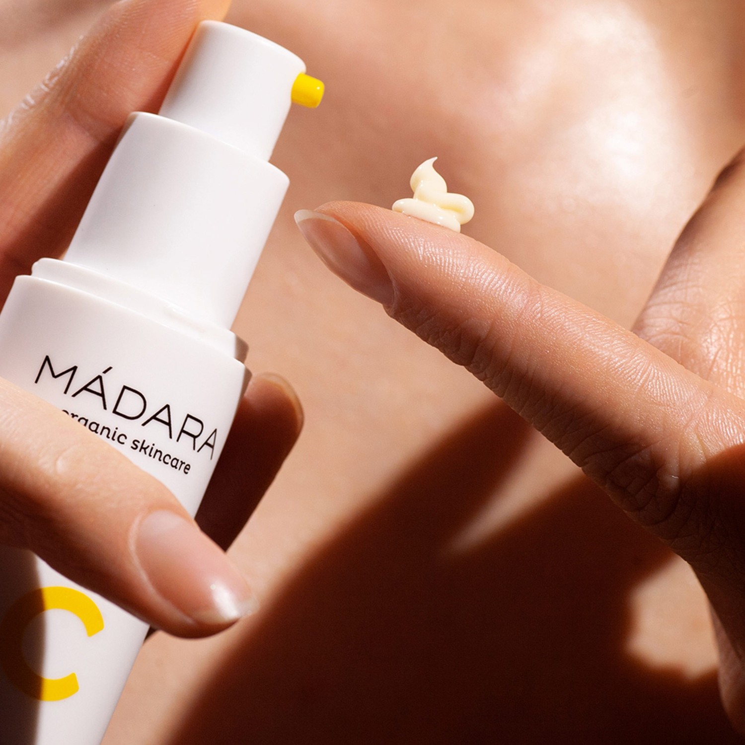 MÁDARA Regeneračný rozjasňujúci krém s vitamínom C