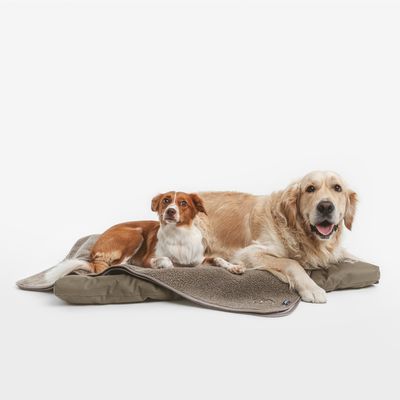 Nomad Tales Blush wasserfeste Kuscheldecke Taupe
