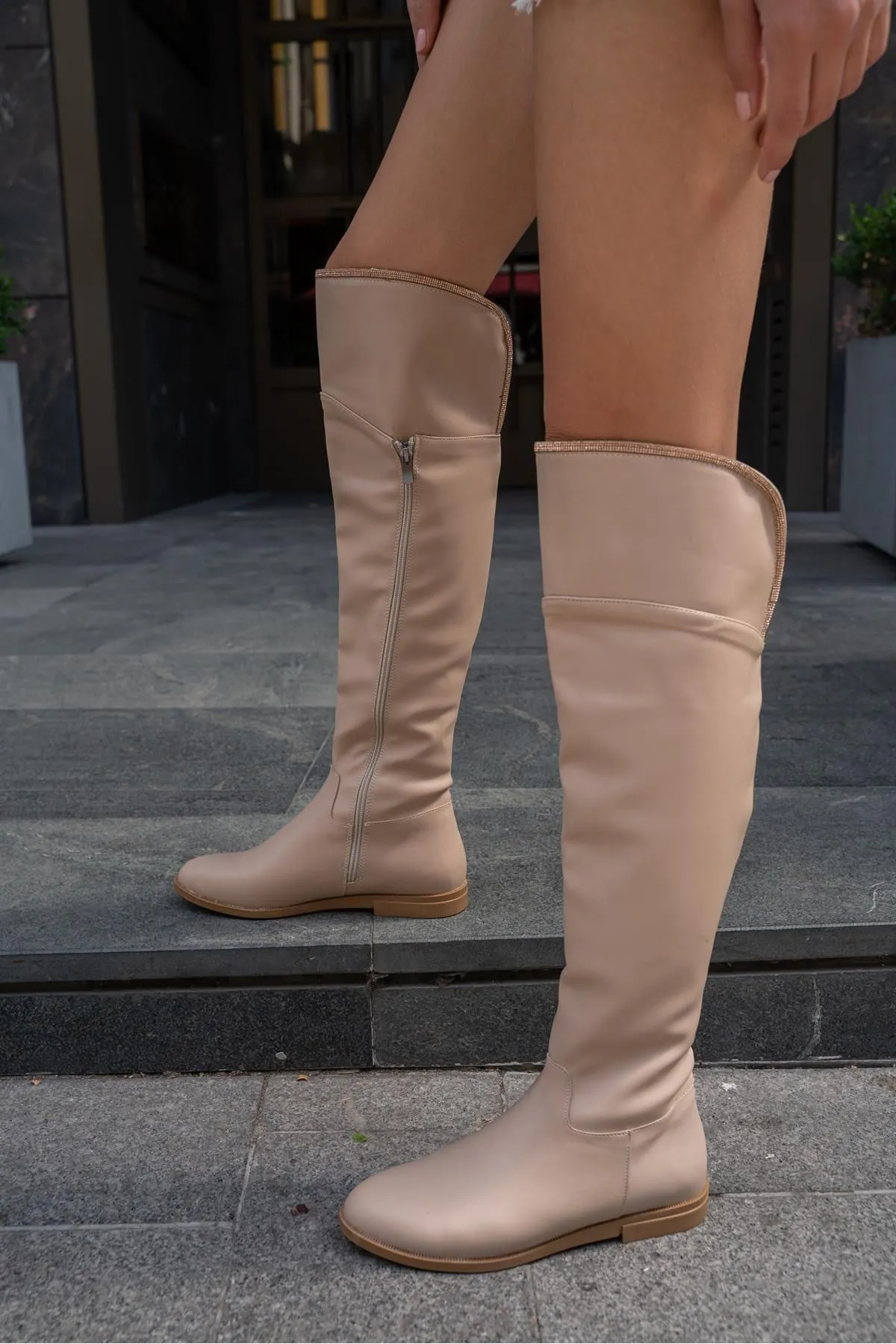 Madamra  Nerzfarbene Damen-Stiefel aus langem Leder mit Steindetails
