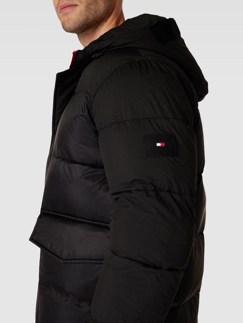 Steppjacke mit Label-Patch Modell 'TECH' in schwarz
